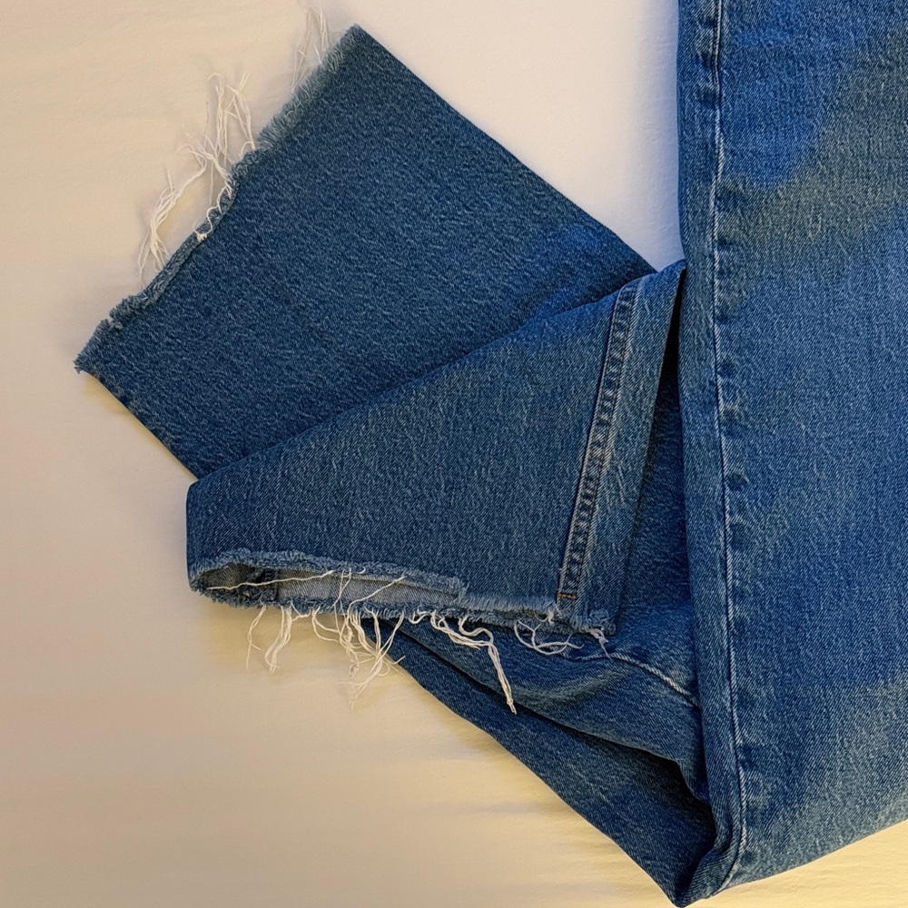 Abercrombie & Fitch Curve Love Medium Blue High-Rise Relaxed Jeans - Picture 5 of 5